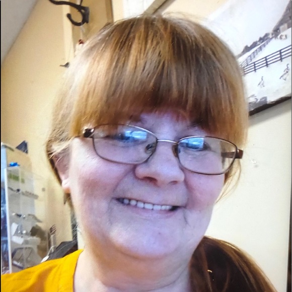 Meet your Posher, Cindy - Picture 3 of 3